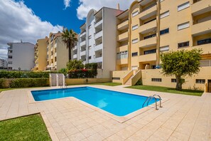 Lämmitetty uima-allas