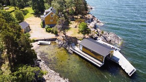 A coastal property with a house, a dock, and a small boat. - 4 bedroom amazing home in Sorunda (Sorunda)