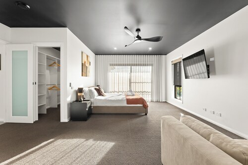 Modern Family Getaway