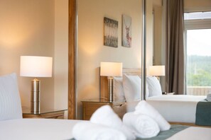 2 chambres, fer et planche à repasser, Wi-Fi, draps fournis