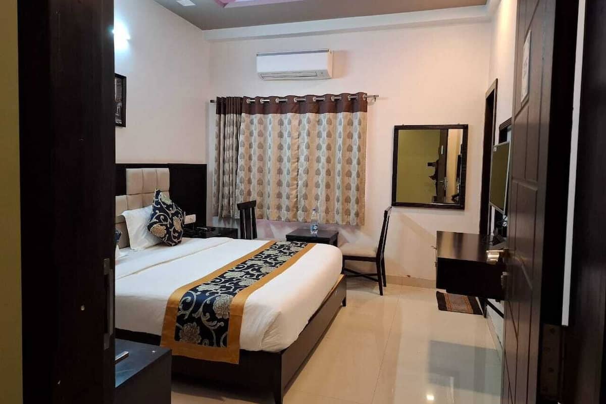 Habitació Deluxe, vistes al jardí | 1 dormitori, matalassos de la marca Select Comfort i escriptori