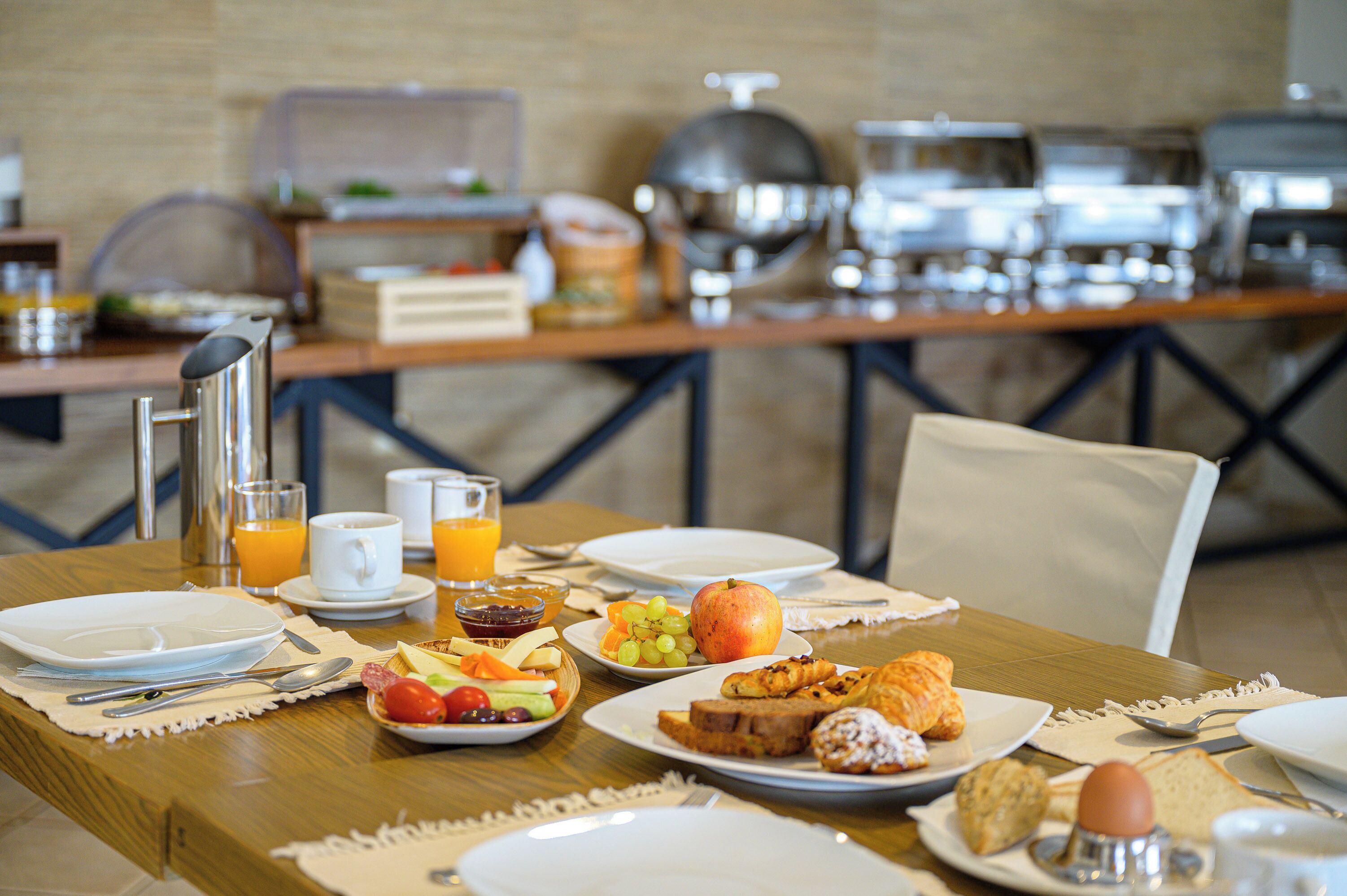 Free daily buffet breakfast 