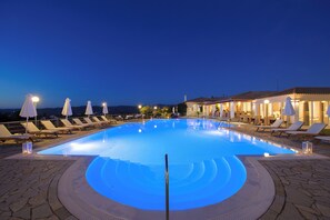 Seasonal outdoor pool, open 8:00 AM to 8:00 PM, pool umbrellas - Olympion Asty Hotel (Archaia Olympia)