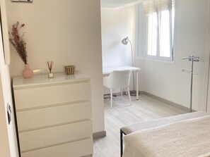 2 bedrooms, free WiFi, bed sheets - Modern 2-bedroom apartment with rooftop pool in central Marbella, 50m from the beach (Marbella)
