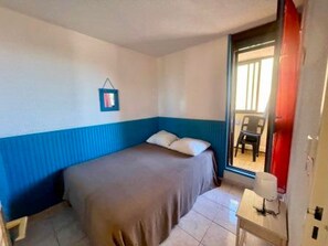 3 bedrooms - Spacious 3BR Duplex in Gruissan w/ Pool, Parking & Close to Port (Gruissan)