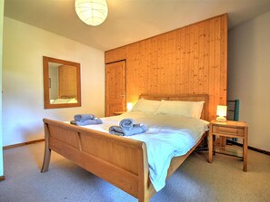 4 bedrooms, WiFi - Spacious apartment in Morzine, 8 pers., WiFi, balcony, near cable car (Morzine)