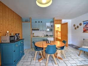 Dining - Central studio in Morzine, 4 pax, WiFi, balcony (Morzine)
