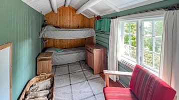 3 bedrooms, bed sheets