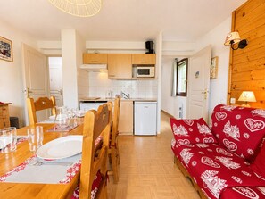 Interior - Charming apartment at the slopes with pool (Flumet)