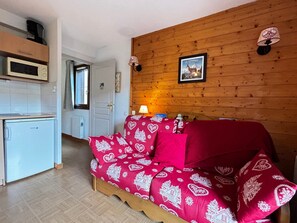 TV - Charming apartment at the slopes with pool (Flumet)