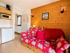 TV - Charming apartment at the slopes with pool (Flumet)
