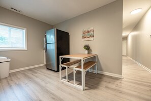 Dining - Stylish 2BR Cottage | Free Parking | Near Mass Ave (Indianapolis)