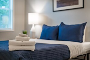 2 bedrooms, iron/ironing board, WiFi, bed sheets - Stylish 2BR | Near Downtown | Parking | Balcony (Indianapolis)