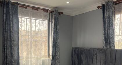 Cozy 1-bedroom apartment with WiFi , cleaning in lovely Munyonyo Kibiri