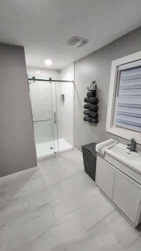 Quiet and comfortable minutes to downtown