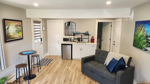 Quiet and comfortable minutes to downtown