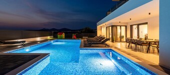 Amazing home in Vrana