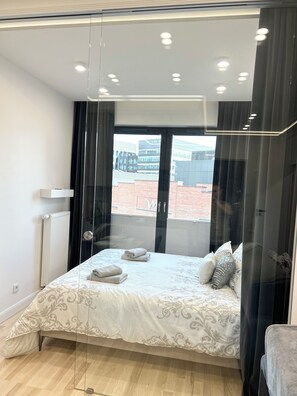 1 bedroom, iron/ironing board, free WiFi, bed sheets - Lovely flat Fabryczna Street  A/C free parking (Kraków)