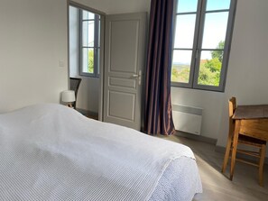 3 bedrooms, travel crib, free WiFi, bed sheets