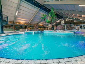 Chalet | Pool | Outdoor pool - Modern Chalet With Dishwasher, Near De Efteling (Kaatsheuvel)