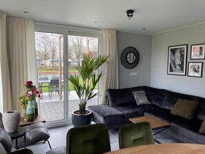 Chalet | Living area - Modern Chalet With Dishwasher, Near De Efteling (Kaatsheuvel)