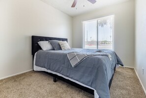 3 habitaciones, tabla de planchar con plancha y wifi gratis 