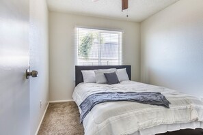 3 bedrooms, iron/ironing board, WiFi (free), bed sheets