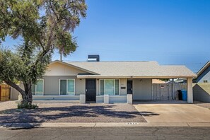 A single-story house with a gabled roof, a front porch, and a mailbox. - Cozy 3BR House Near Attractions & Shopping (Phoenix)