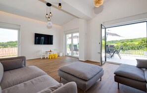 Smart TV, tenis de mesa y estéreo