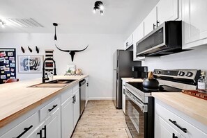 Unclassified image, 5 of 33, button