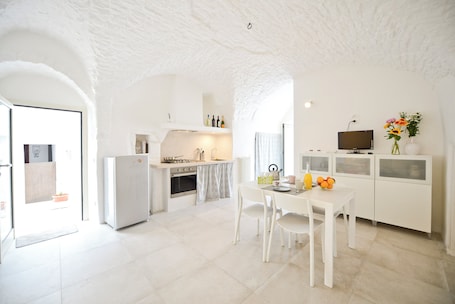 Apartment, Balcony | Dining room