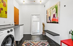 المنشأة من الداخل