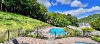 Swimming Pool &  Spa | Condo Mont Tremblant