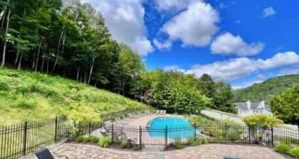 Swimming Pool, Spa - Condo Mont Tremblant