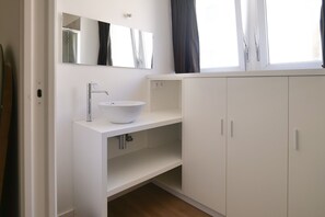 Dusche, Haartrockner, Handtücher