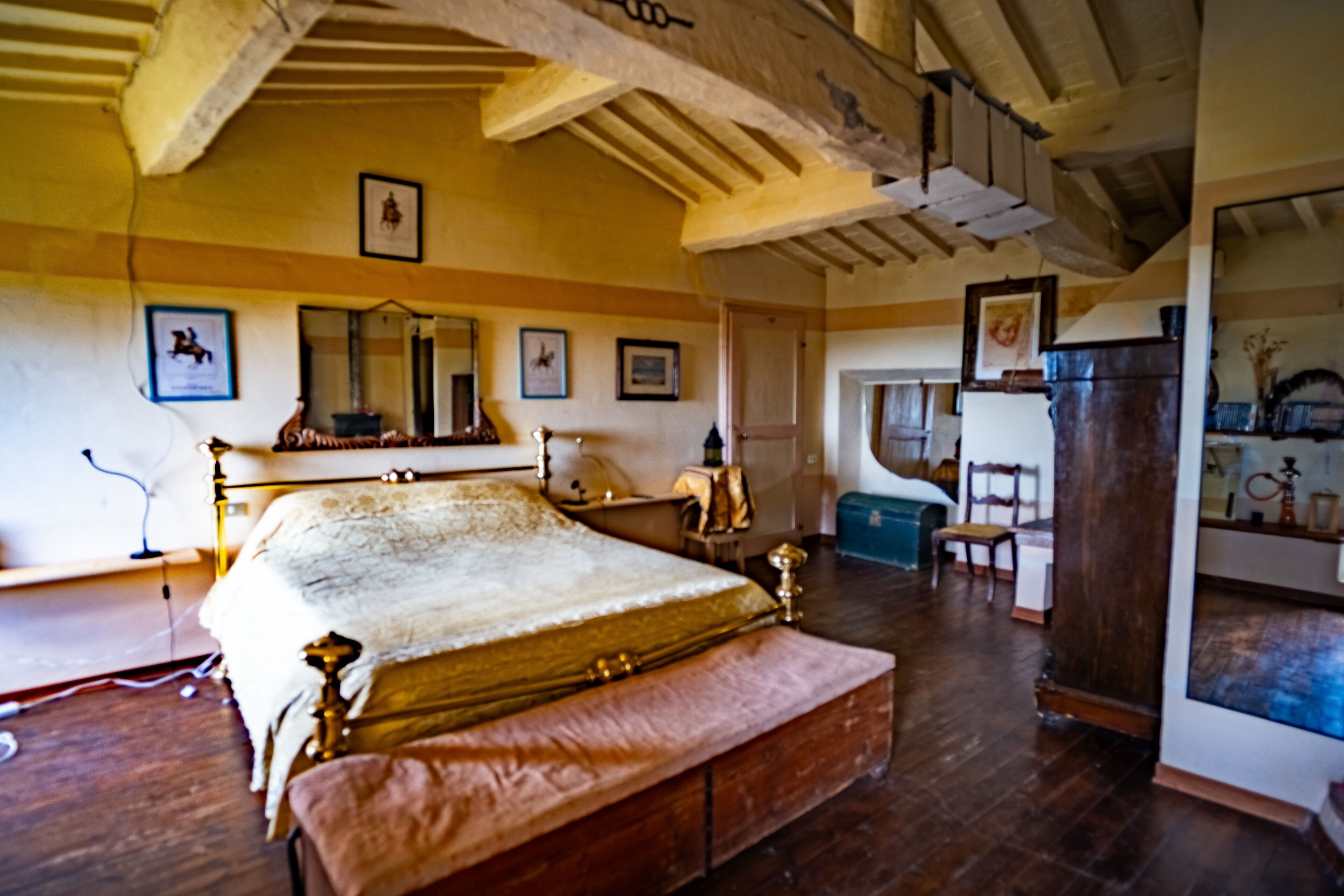 4 camere, una scrivania, ferro/asse da stiro, Wi-Fi gratuito