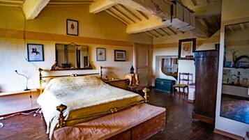 4 camere, una scrivania, ferro/asse da stiro, Wi-Fi gratuito