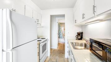 Fridge, microwave, oven, cookware/dishes/utensils