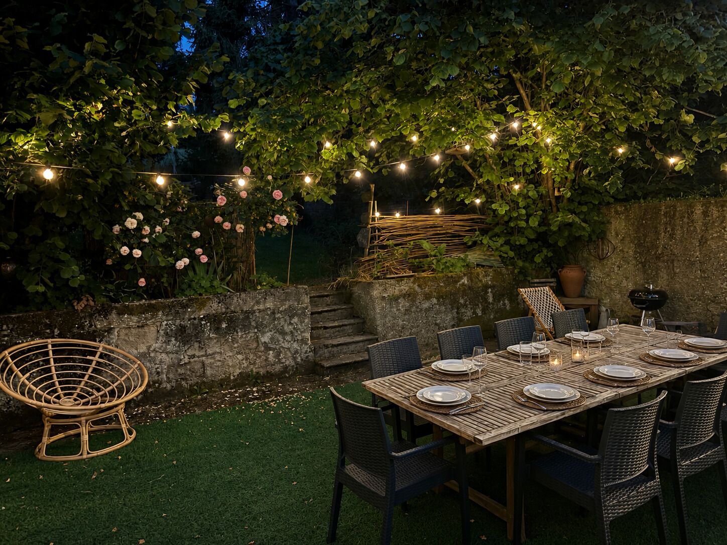 Outdoor dining
