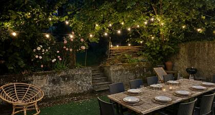Clécy center, 10 min walk from the banks of the Orne .4 to 10 people adjustable rates