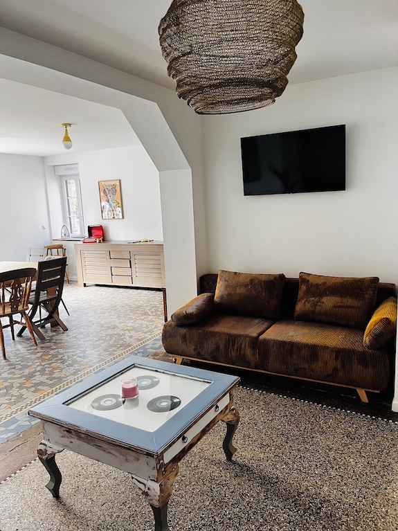 Clécy Center, 10 Min Walk From The Banks Of The Orne .4 To 10 People Adjustable Rates - Clécy