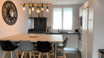 Micro-ondes, four, plaque de cuisson, lave-vaisselle