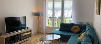 House sleeps 8, 400m from beach, coastal path, 50m from greenway.