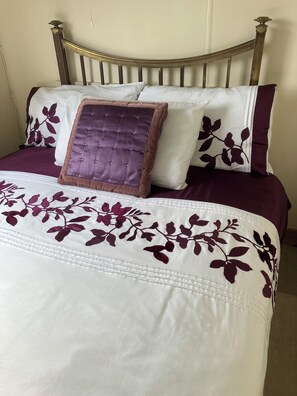 2 quartos, ferros/tábuas de passar roupa, Wi-Fi, roupa de cama