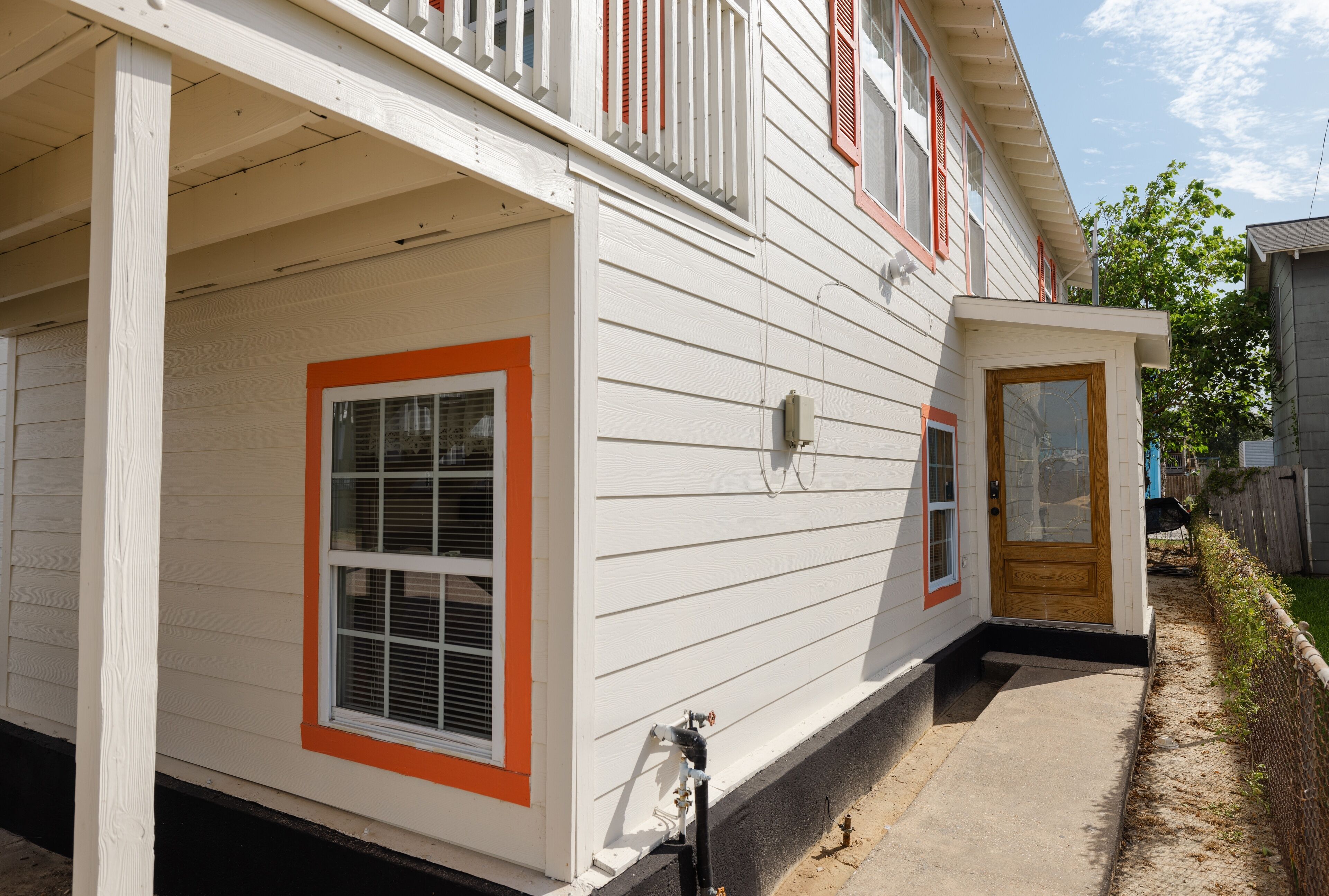 E.C. Corner - A Charming 2 BR 1st floor unit w/ AC and WiFi in lovely Galveston
