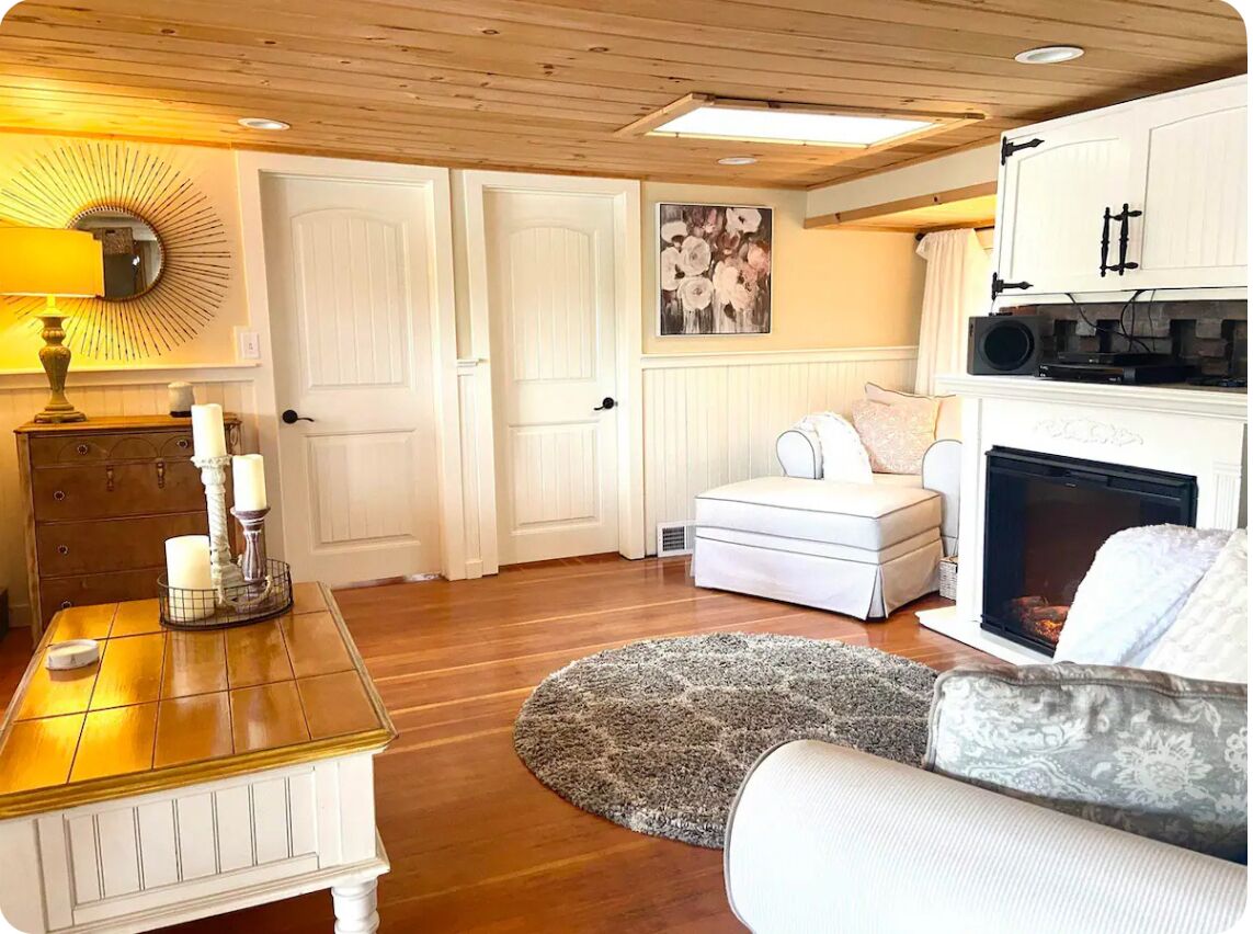Enchanting Romantic Riverfront Cottage - 런던데리