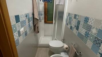 Asciugamani, sapone, carta igienica