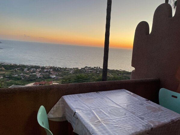 Outdoor dining - Studio apartment (Agropoli)