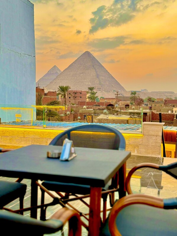 Rooftop terrace -  Pyramids Enigma Grand Lodge (Giza)