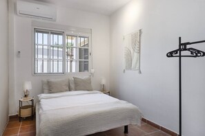 4 quartos, cofres nos quartos, escrivaninha